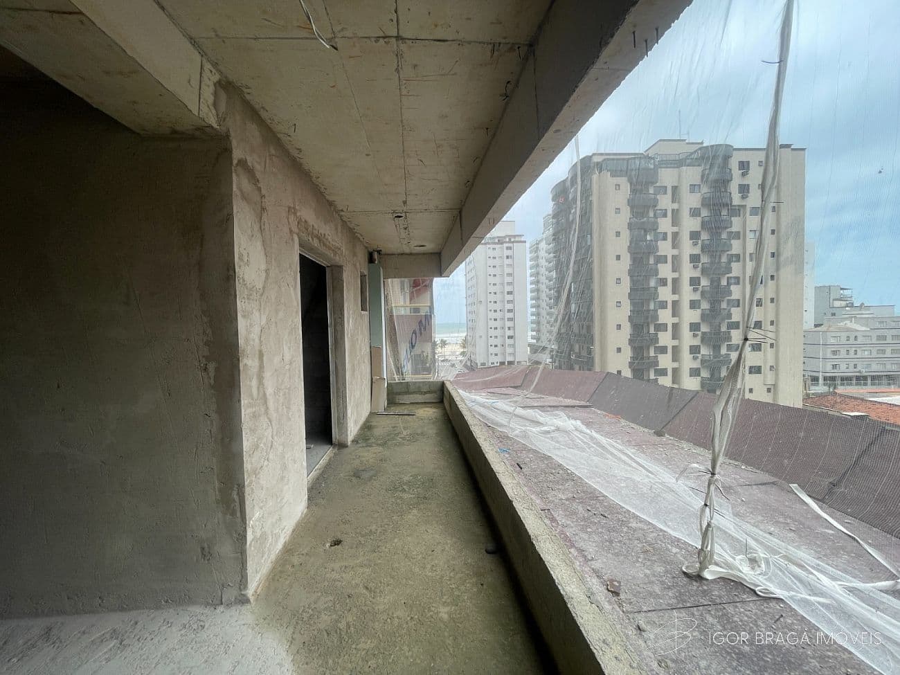 BELÍSSIMO LANÇAMENTO, À 150M DO MAR E LAZER COMPLETO — foto 1