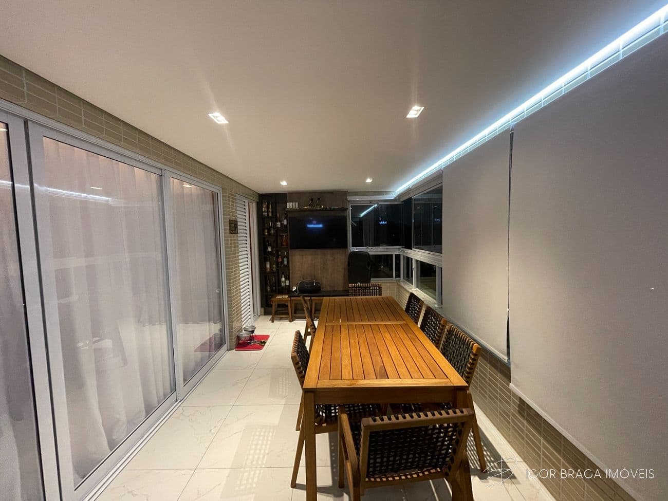 BELÍSSIMO APARTAMENTO, FINO ACABAMENTO À 300M  DO MAR — foto 1