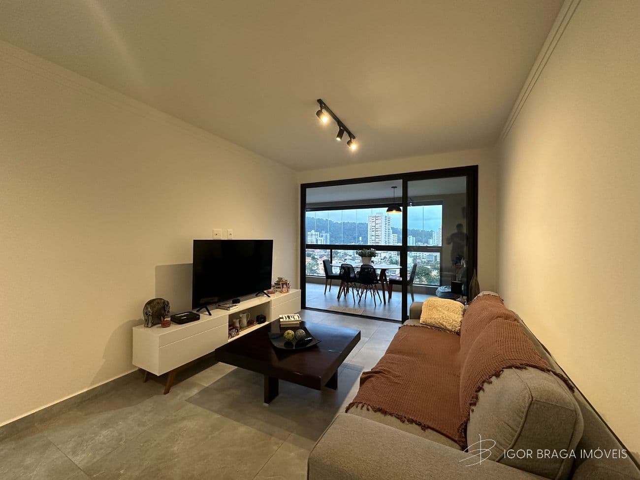 BELÍSSIMO APARTAMENTO COM ACABAMENTO FINO E LAZER COMPLETO — foto 1