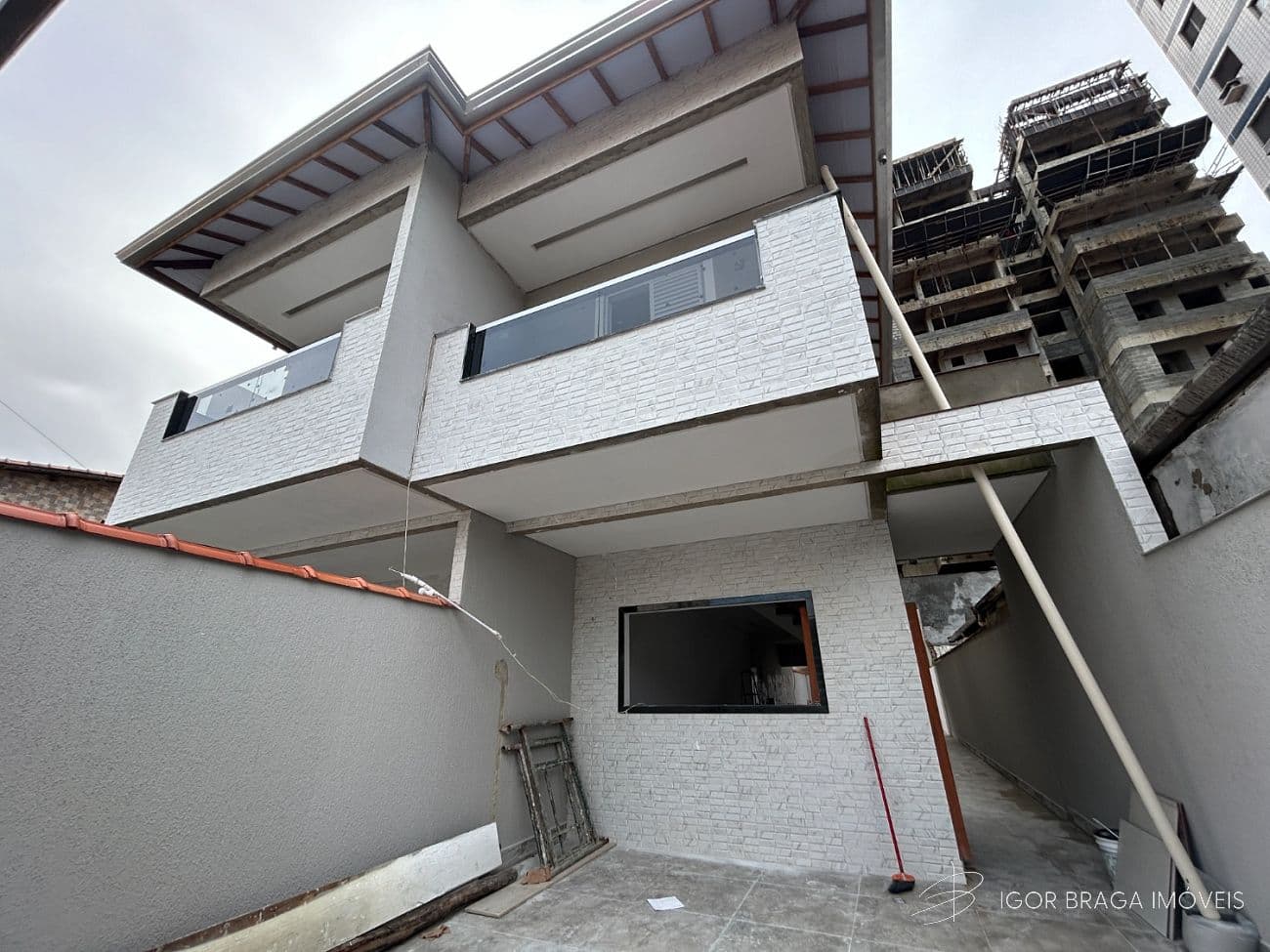 BELÍSSIMA CASA COM ACABAMENTO FINO — foto 1