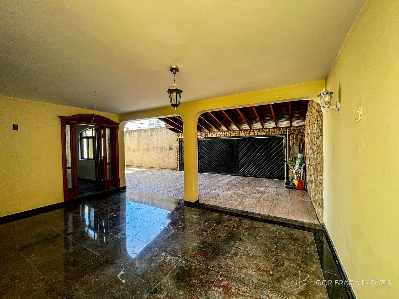 BELÍSSIMA CASA LOCALIZADA NO MATHILDE COM ACABAMENTO FINO — foto 1