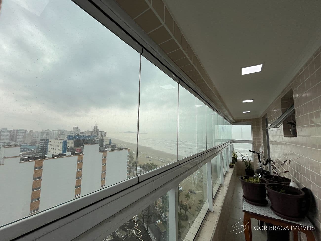 BELISSÍMO APARTAMENTO, À 50m DO MAR .E LAZER COMPLETO — foto 1