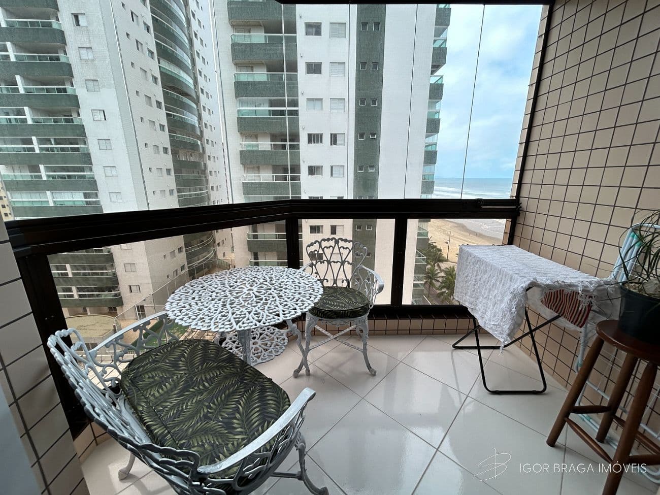 BELÍSSIMO APARTAMENTO, FINO ACABAMENTO E LOCALIZAÇÃO PRIVILEGIADA — foto 1