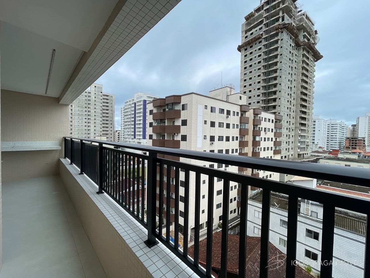 EXCELENTE APARTAMENTO, À 350m DO MAR E LAZER COMPLETO — foto 1