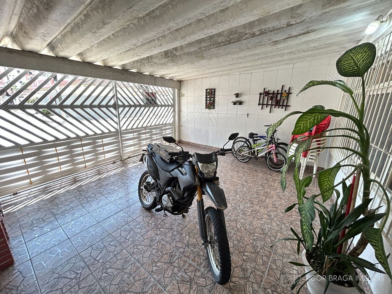 BELÍSSIMA CASA, AMPLA E FINO ACABAMENTO — foto 1