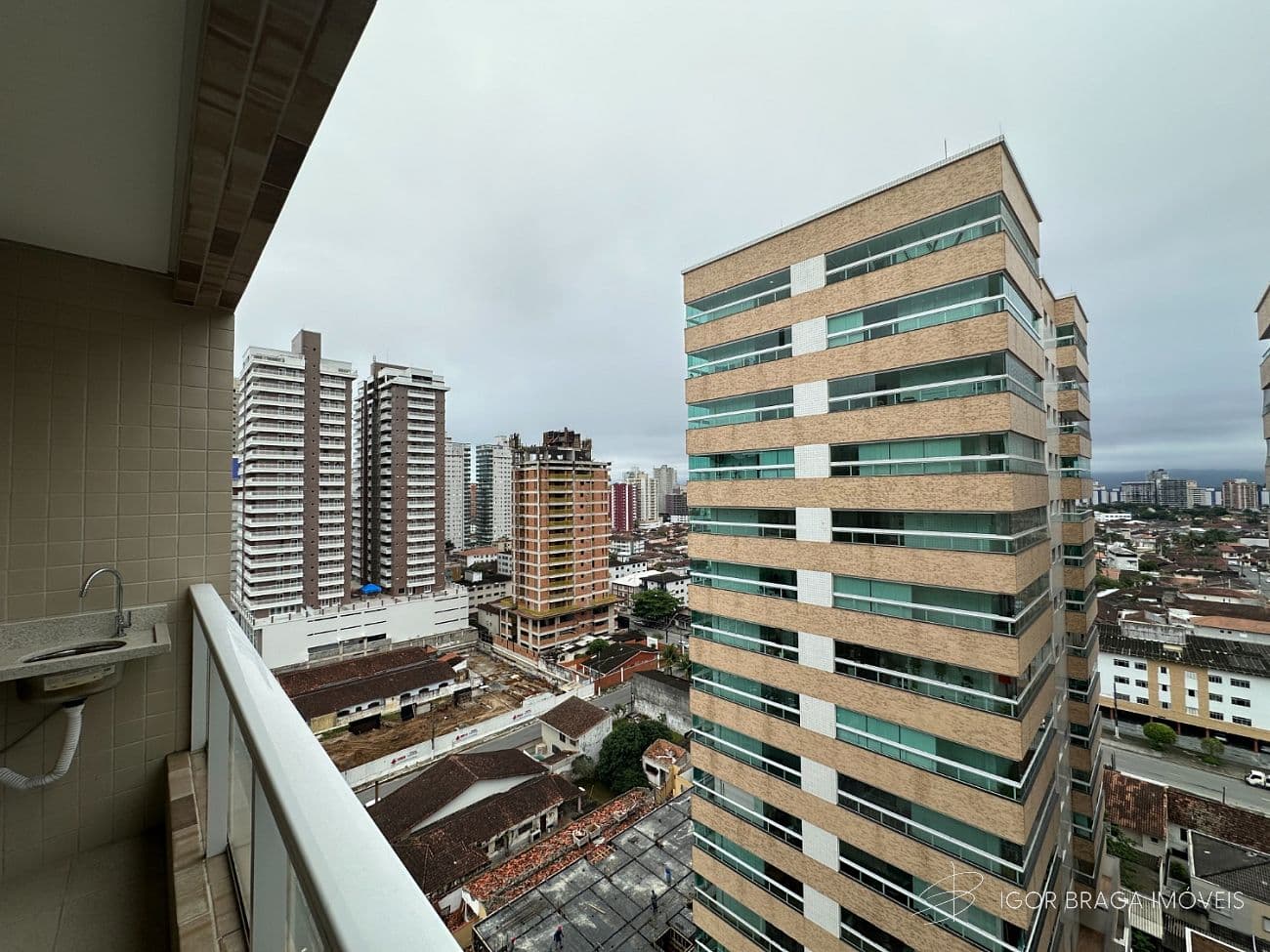 BELÍSSIMO APARTAMENTO, AMPLO, FINO ACABAMENTO E LAZER COMPLETO — foto 1
