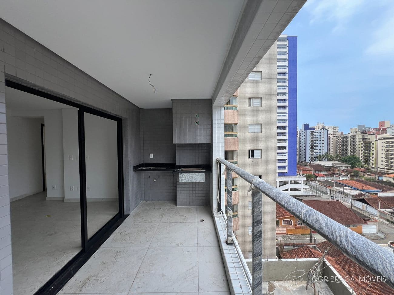 BELÍSSIMO APARTAMENTO, À 200m DO MAR E LAZER COMPLETO — foto 1