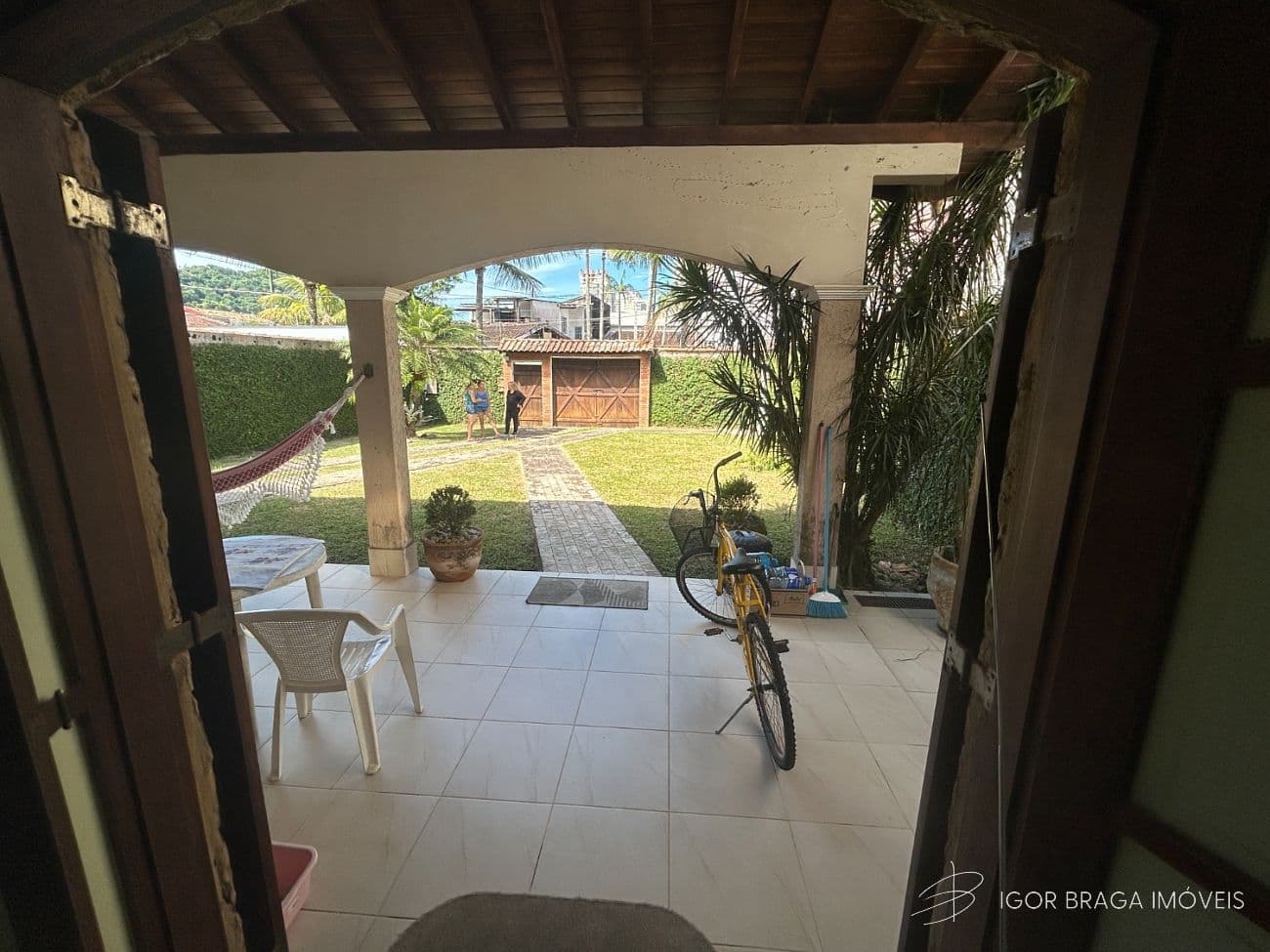 BELÍSSIMA CASA, AMPLA E FINO ACABAMENTO — foto 1
