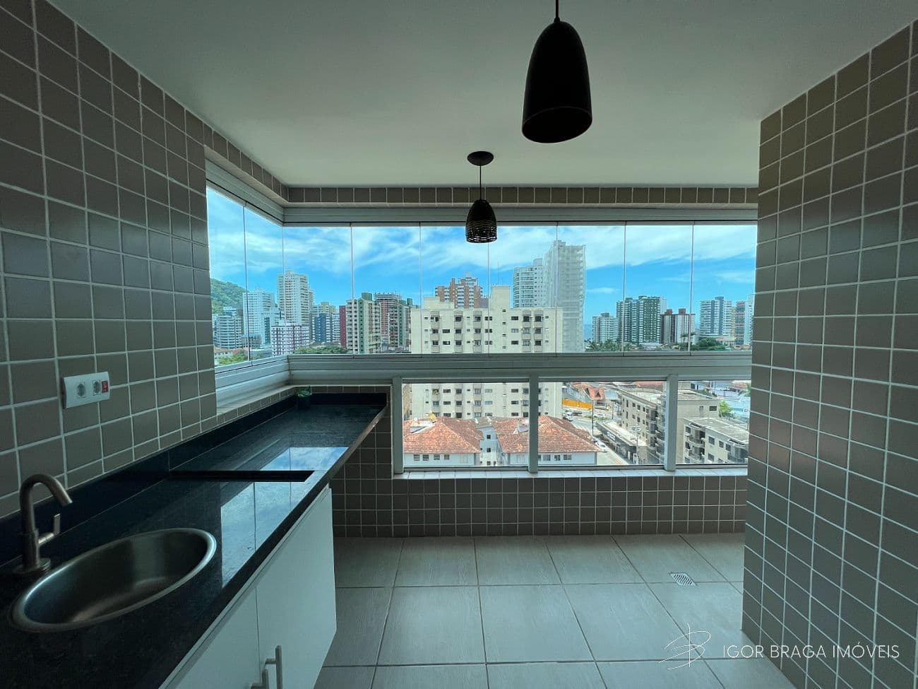 BELÍSSIMO APARTAMENTO COM FINO ACABAMENTO . — foto 1