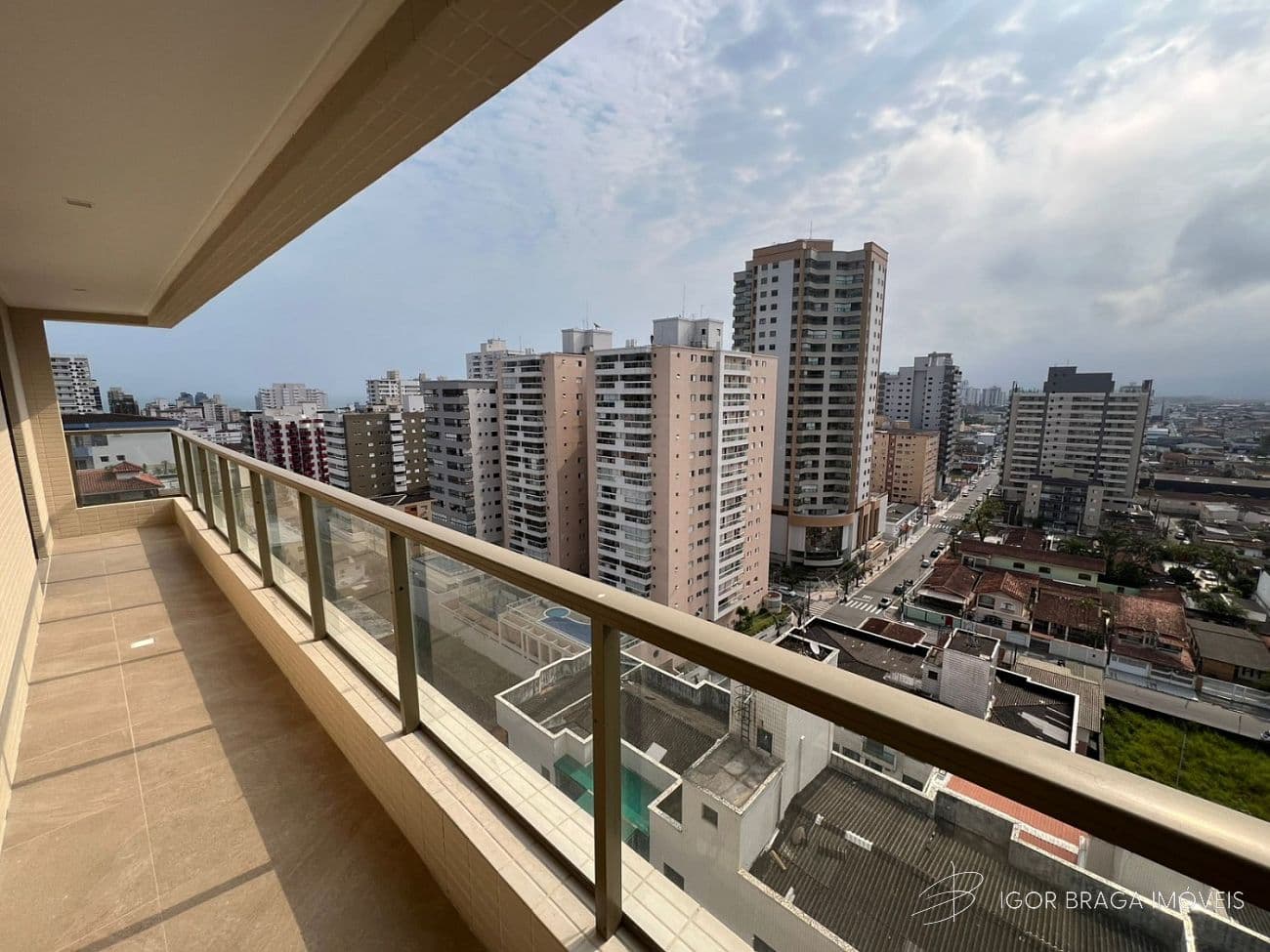 BELÍSSIMO APARTAMENTO, À 850M DO MAR E LAZER COMPLETO — foto 1
