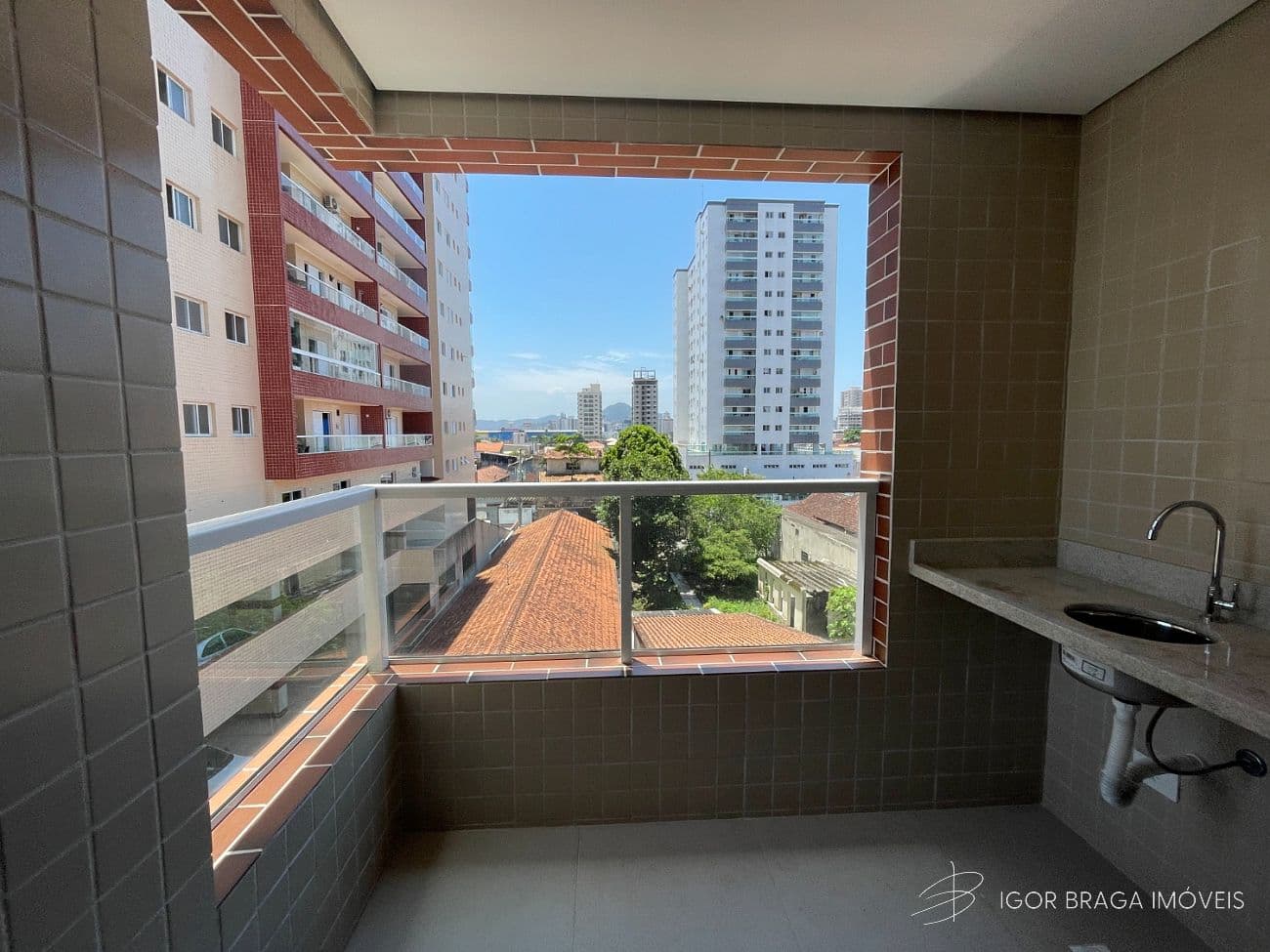 APARTAMENTO À 500m DO MAR, FINO ACABAMENTO E LAZER COMPLETO — foto 1