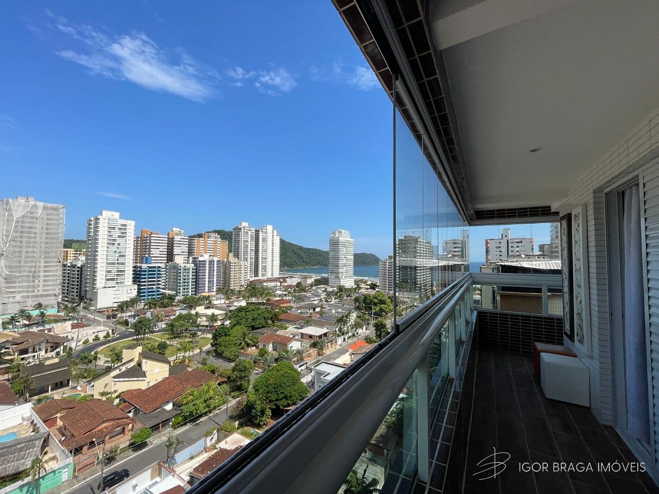 BELÍSSIMO APARTAMENTO, À 300M DO MAR E LAZER COMPLETO — foto 1