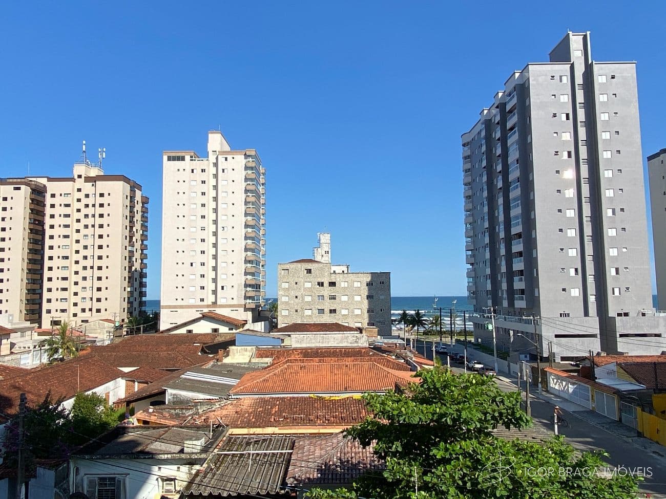 BELÍSSIMO LANÇAMENTO, À 100m DO MAR E FINO ACABAMENTO — foto 1