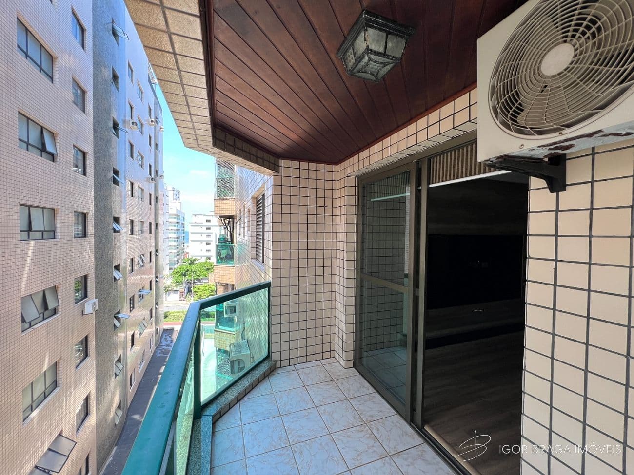 BELÍSSIMO APARTAMENTO, AMPLO E À 200m DO MAR — foto 1