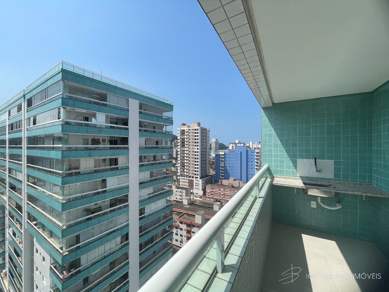 BELÍSSIMO APARTAMENTO, À 600m DO MAR E ÁREA DE LAZER — foto 1