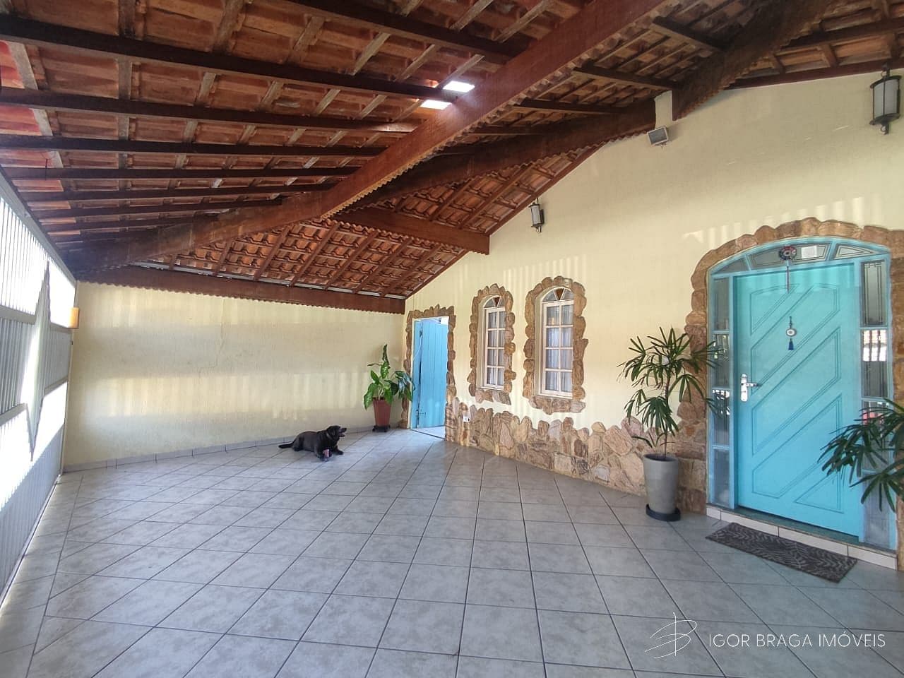 BELISSÍMA CASA, AMPLA E ÁREA GOURMET — foto 1