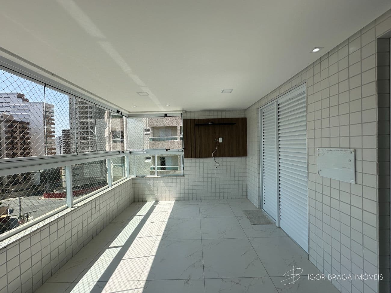 EXCELENTE APARTAMENTO, À 300m DO MAR E LAZER COMPLETO — foto 1