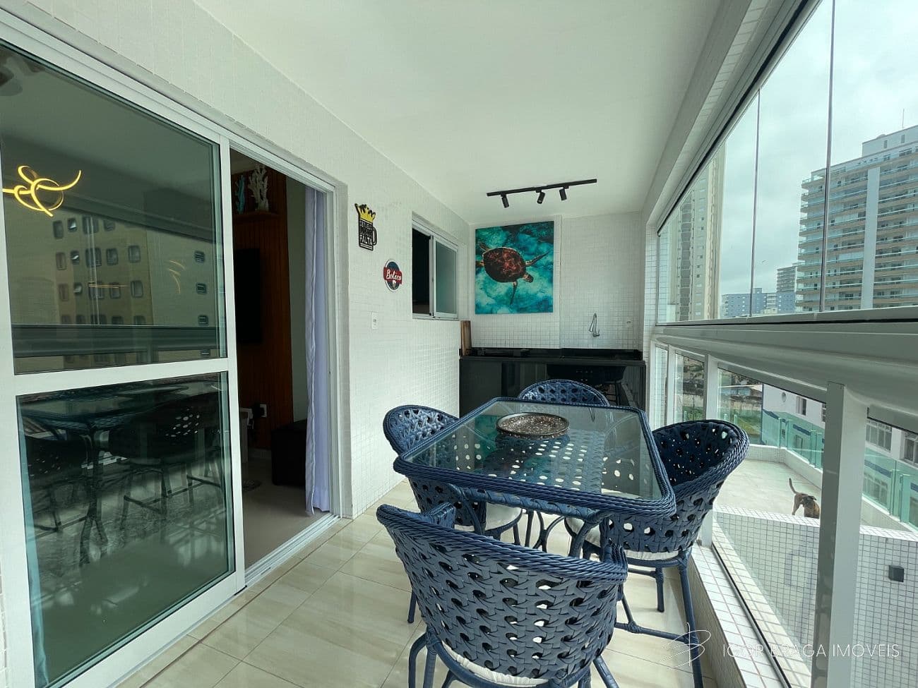 EXCELENTE APARTAMENTO, À 100m DO MAR E LAZER — foto 1