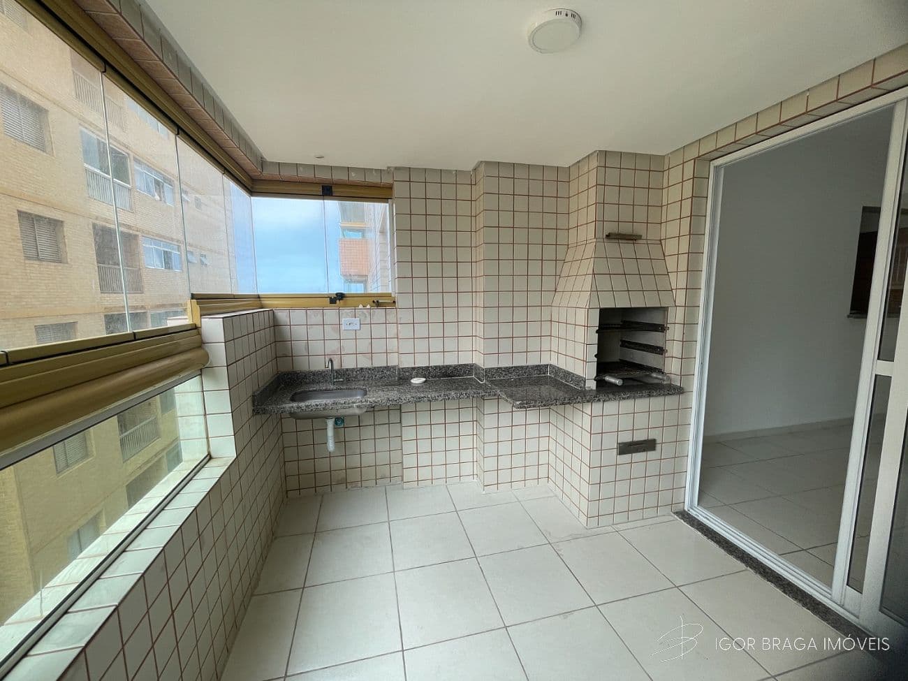 BELISSÍMO APARTAMENTO, PRÉDIO FRENTE MAR E LAZER — foto 1