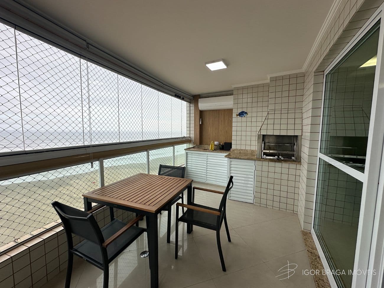EXCELENTE APARTAMENTO, À 30M DO MAR E LAZER COMPLETO — foto 1