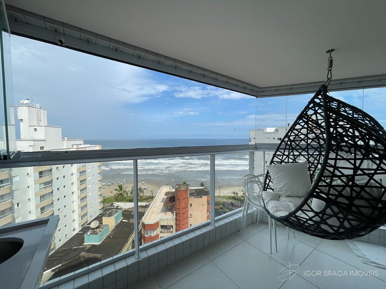 BELÍSSIMO APARTAMENTO, À 100M DO MAR E LAZER COMPLETO — foto 1
