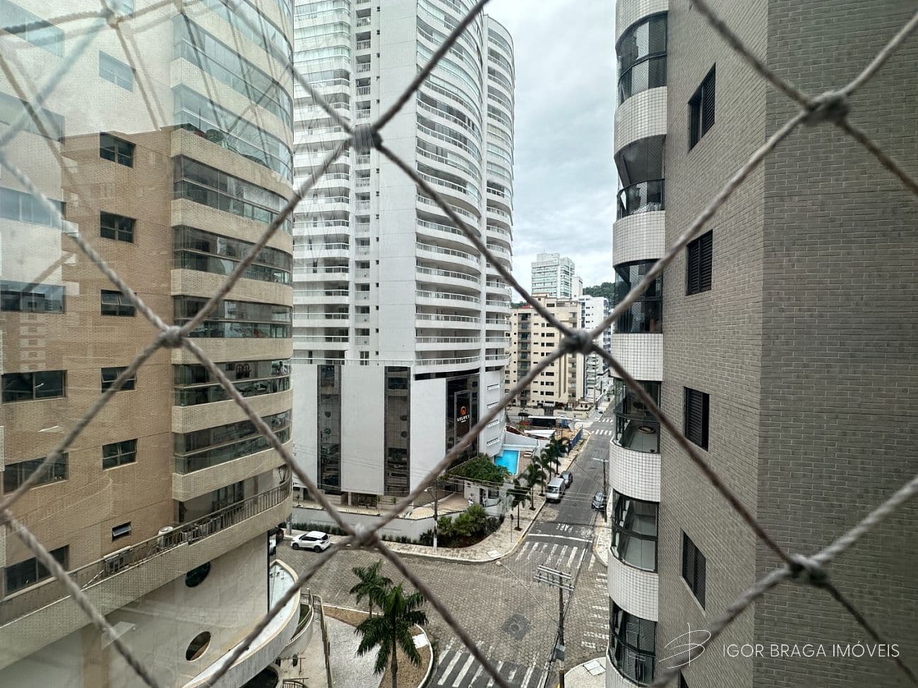 BELÌSSIMO APARTAMENTO, À 100M DO MAR E LAZER COMPLETO — foto 1