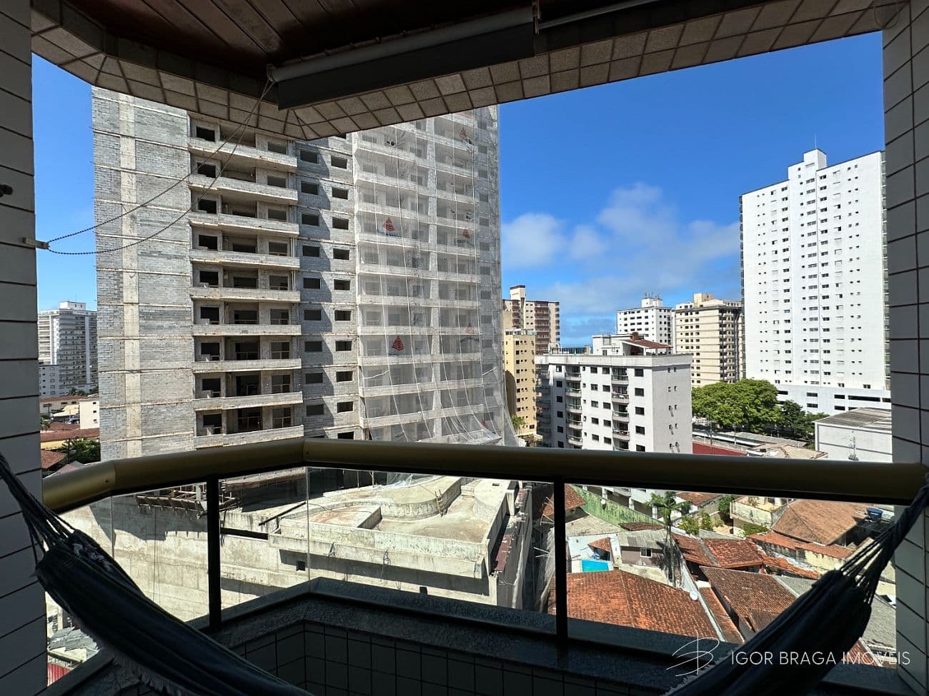 BELÍSSIMO APARTAMENTO, À 210m DO MAR E LAZER — foto 1