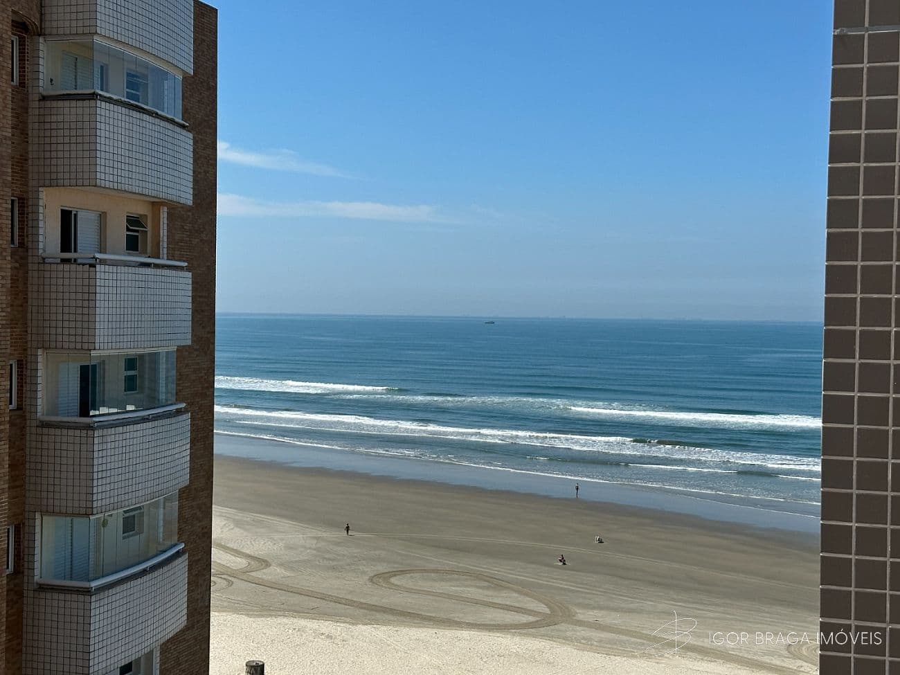 BELISSÍMO APARTAMENTO, À 50m DO MAR E LAZER COMPLETO — foto 1