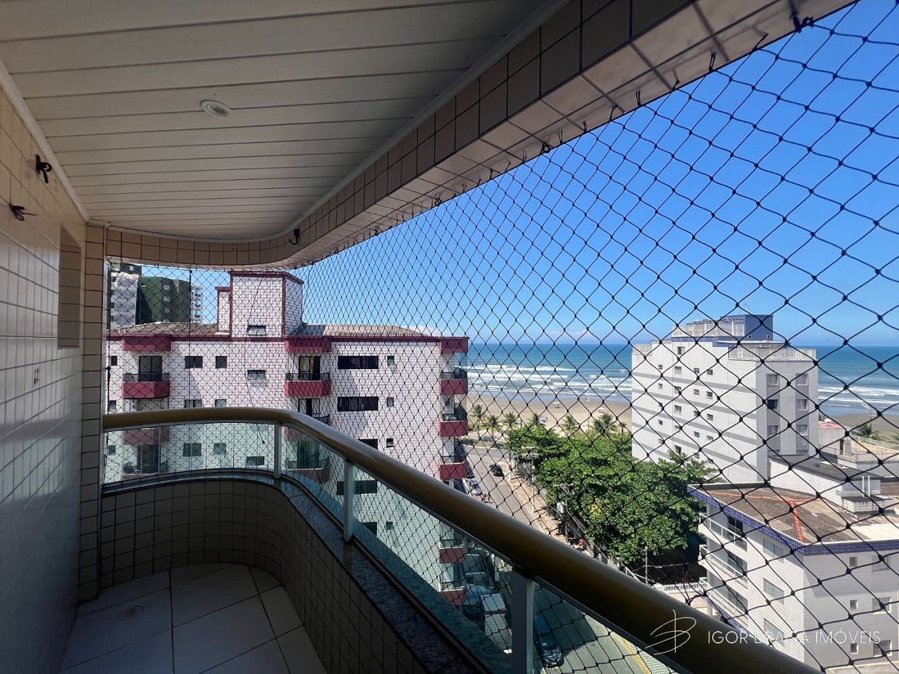 BELÍSSIMO APARTAMENTO, À 100M DO MAR E LAZER — foto 1
