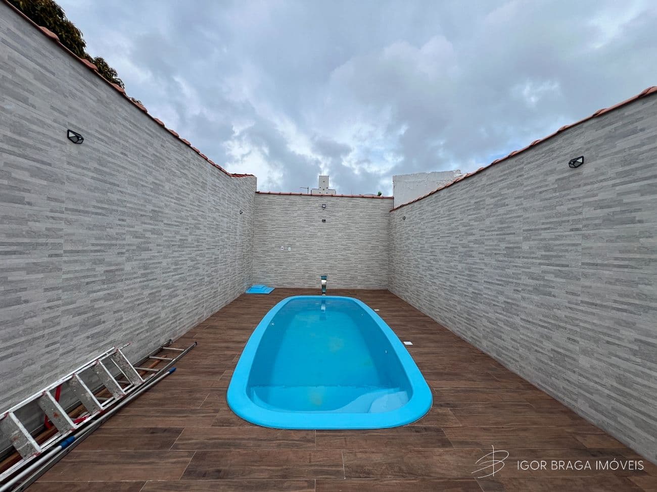 BELISSÍMA CASA COM PISCINA, ÁREA GOURMET E À 150m DO MAR — foto 1