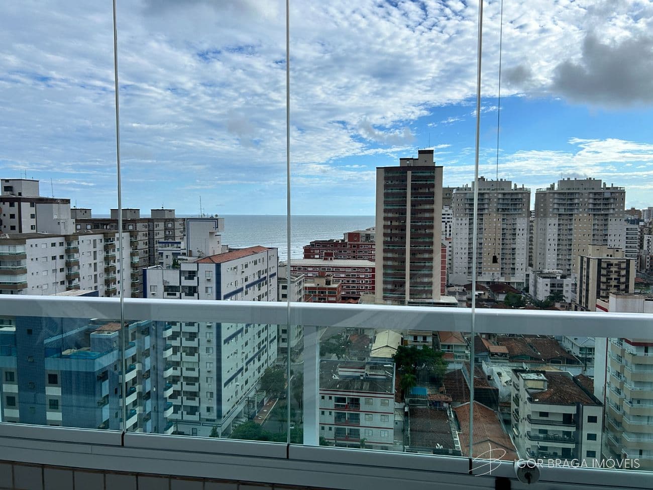 BELÍSSIMO APARTAMENTO, À 200m DO MAR E LAZER COMPLETO — foto 1