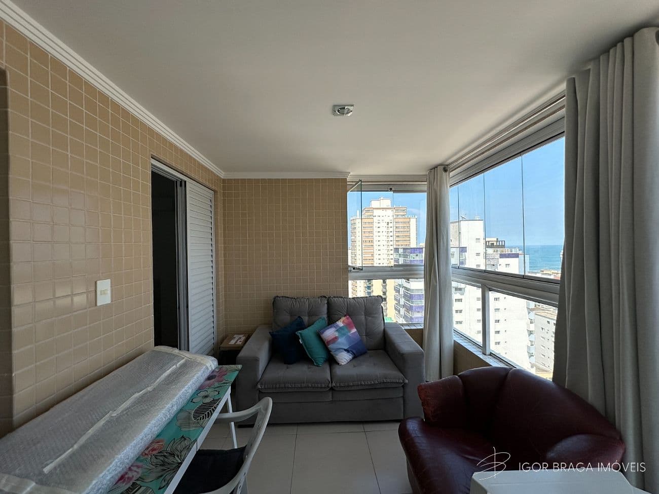 BELÍSSIMO APARTAMENTO, À 200m DO MAR E LAZER — foto 1