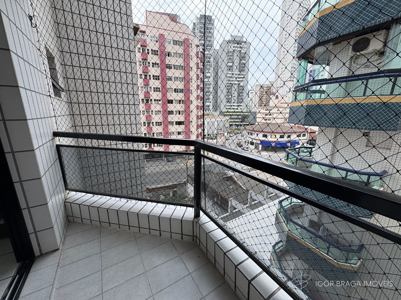 BELÍSSIMO APARTAMENTO, À 300M DO MAR E LAZER — foto 1