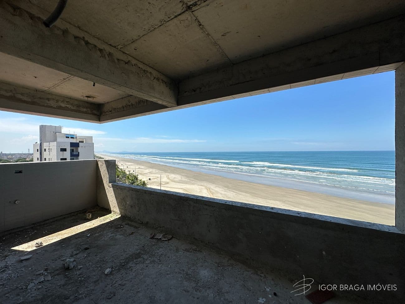 BELISSÍMO APARTAMENTO, À 10m DO MAR E LAZER COMPLETO — foto 1