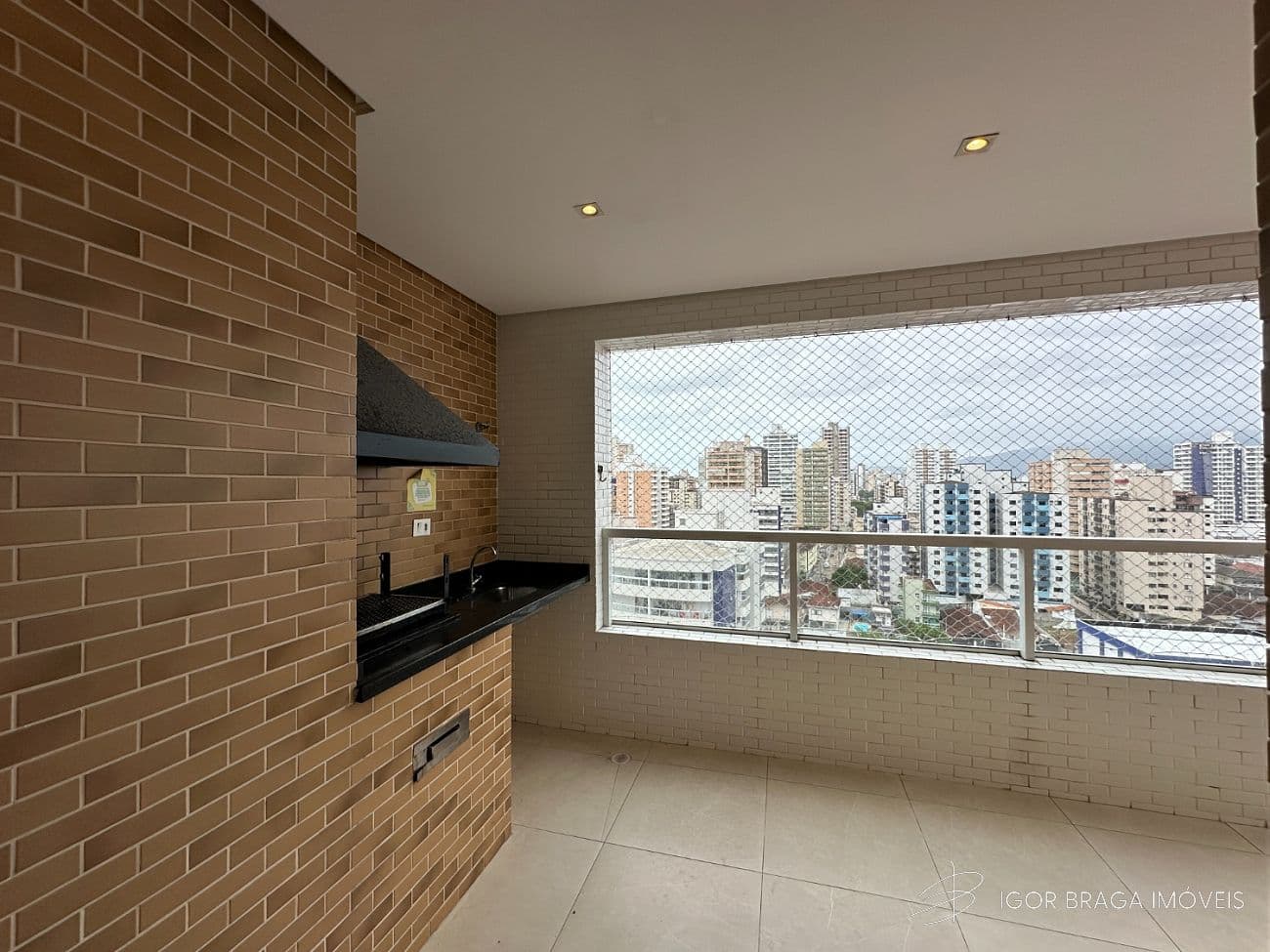BELÍSSIMO APARTAMENTO, À 150m DO MAR E LAZER COMPLETO — foto 1