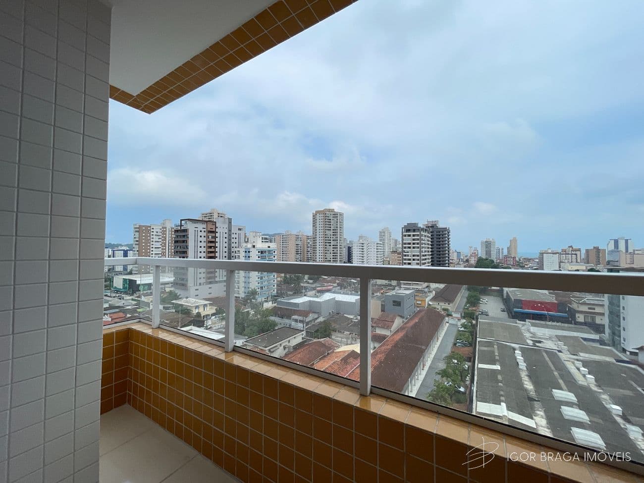 BELÍSSIMO APARTAMENTO, À 900M DO MAR E LAZER COMPLETO — foto 1