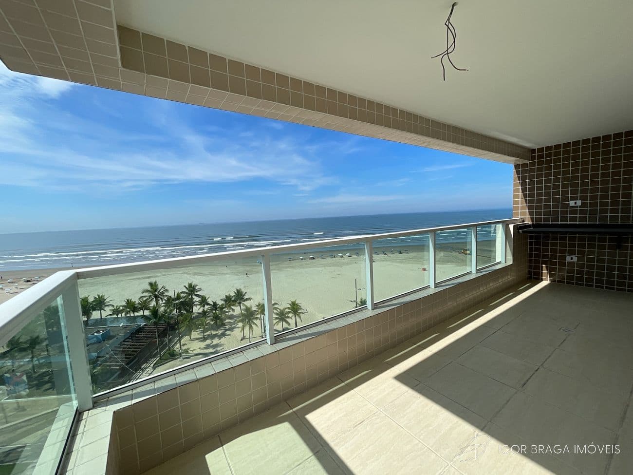 BELISSÍMO APARTAMENTO, À 50m DO MAR E LAZER COMPLETO — foto 1