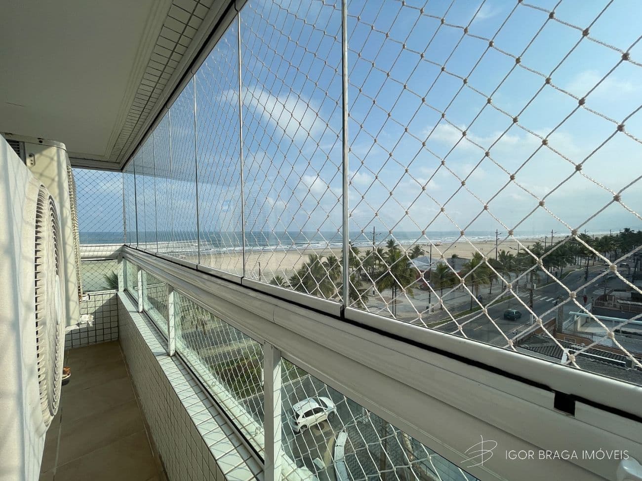 BELÍSSIMO APARTAMENTO, À 50m DO MAR E LAZER COMPLETO — foto 1