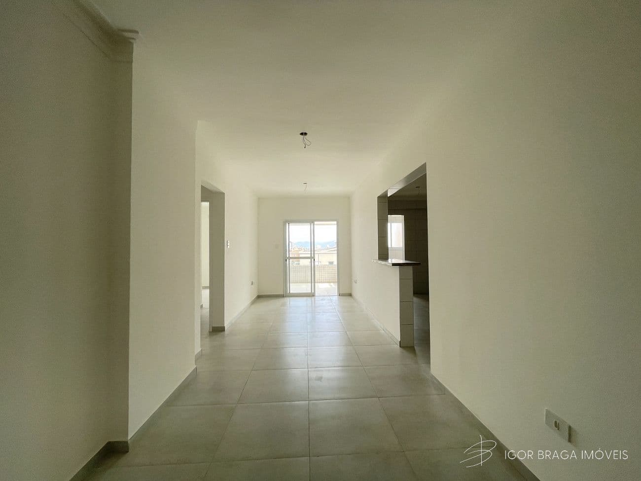 BELÍSSIMO APARTAMENTO, À 300M DO MAR E LAZER COMPLETO — foto 1