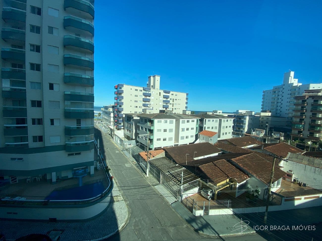 BELÍSSIMO APARTAMENTO, À 80m DO MAR E LAZER COMPLETO — foto 1