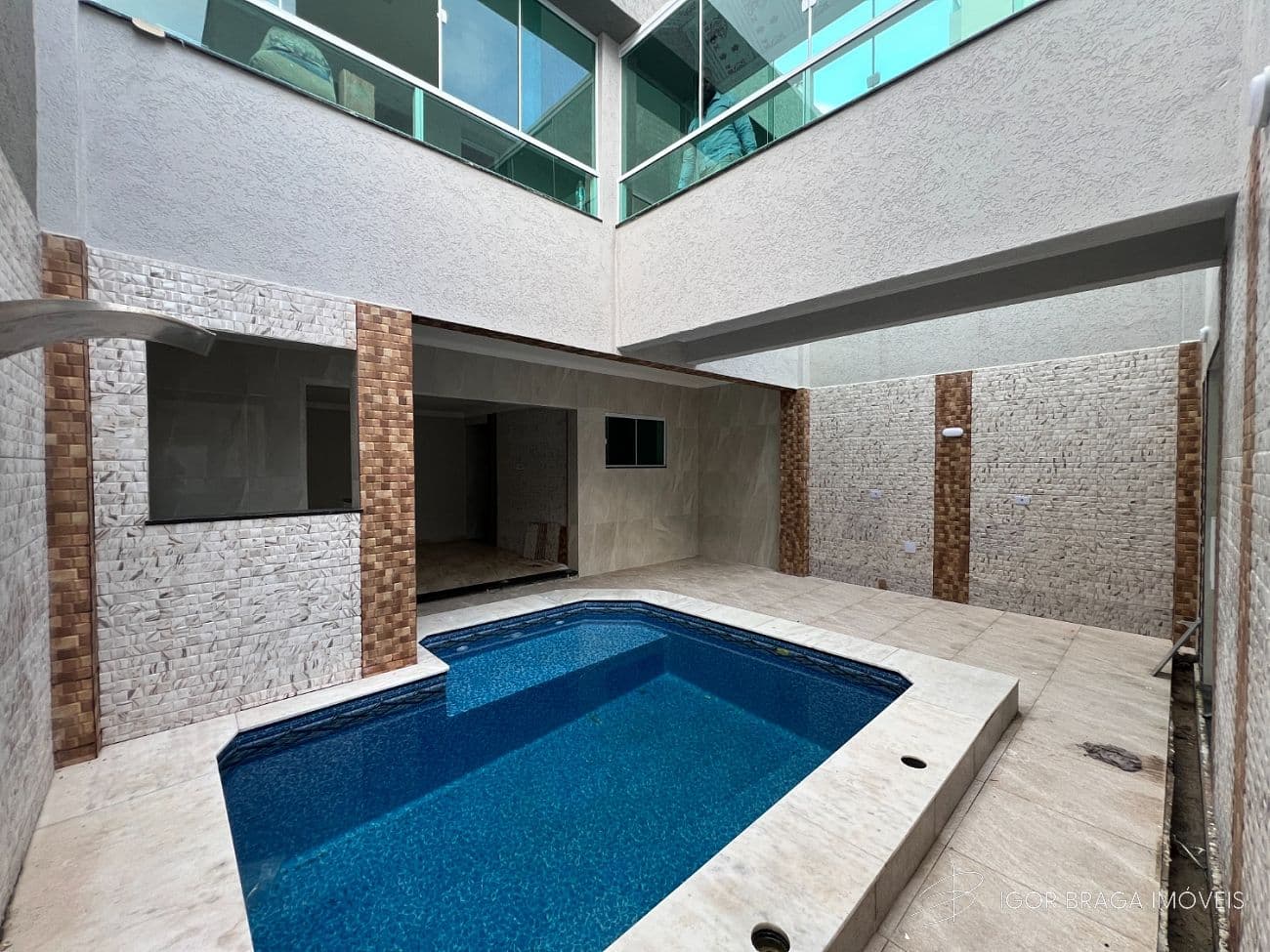 BELÍSSIMO SOBRADO, ALTO PADRÃO À 50M DO MAR — foto 1