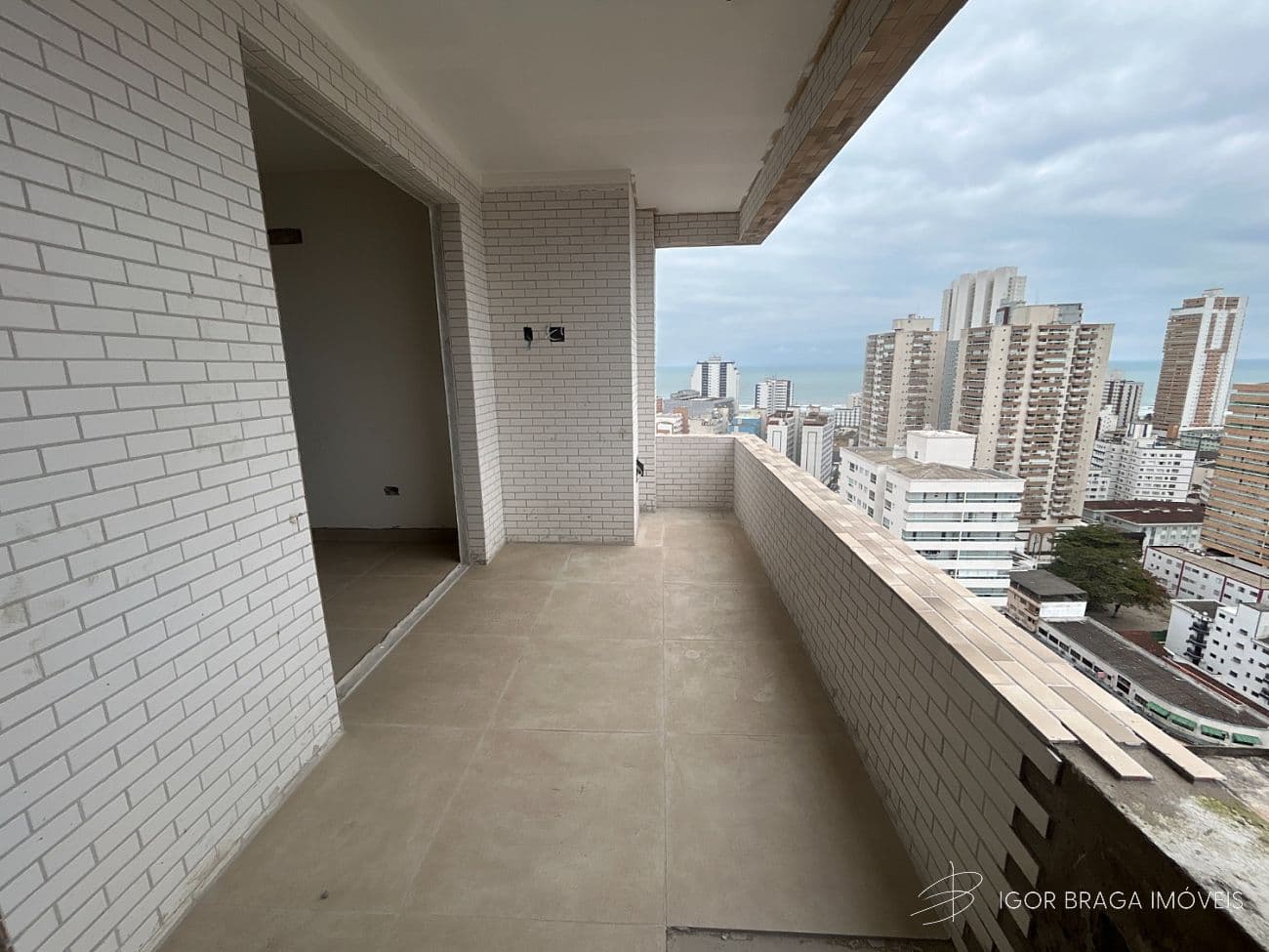 BELÍSSIMO APARTAMENTO, LAZER À 600m DO MAR — foto 1