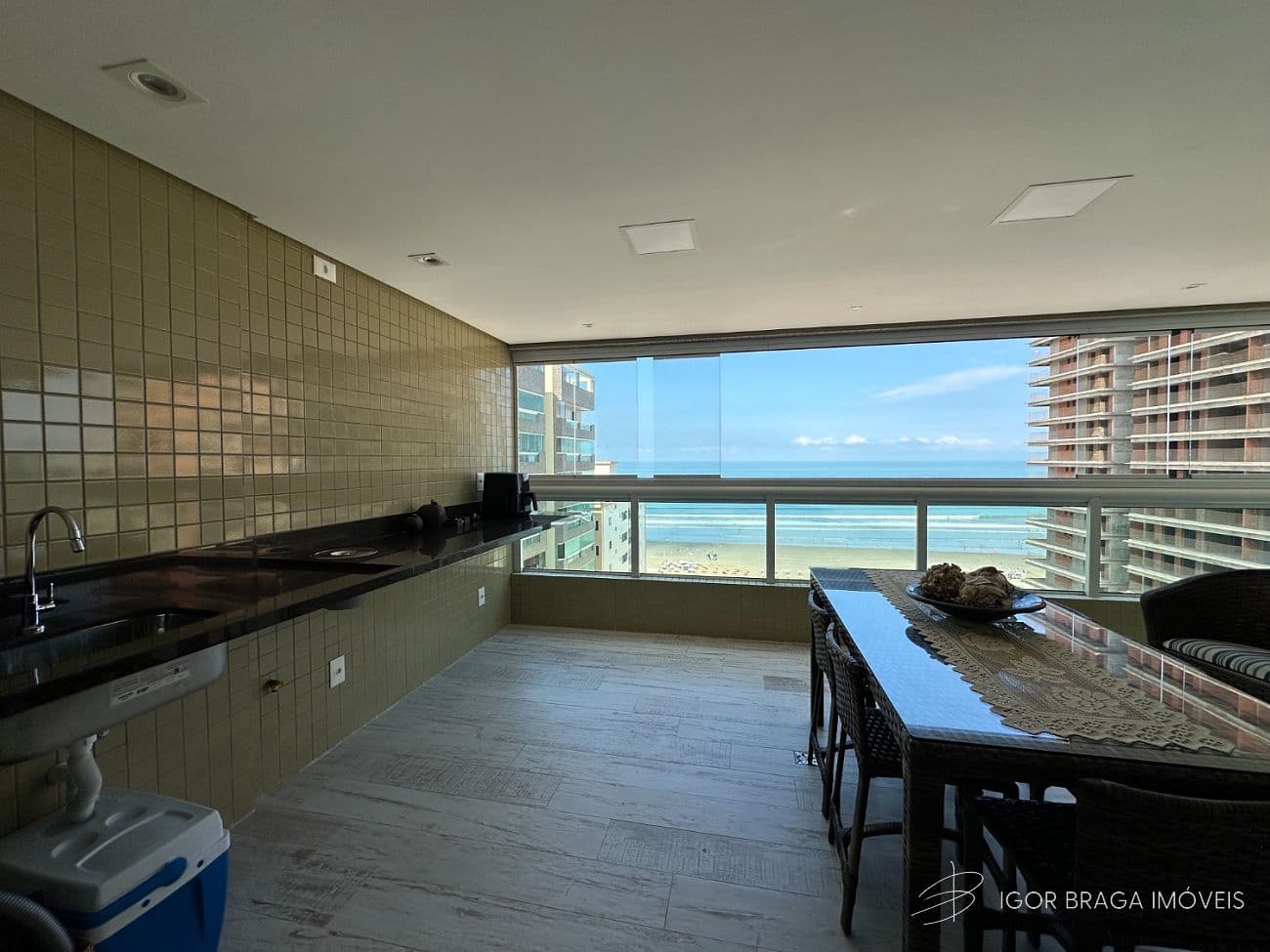 BELÌSSIMO APARTAMENTO, À 100M DO MAR E LAZER COMPLETO — foto 1