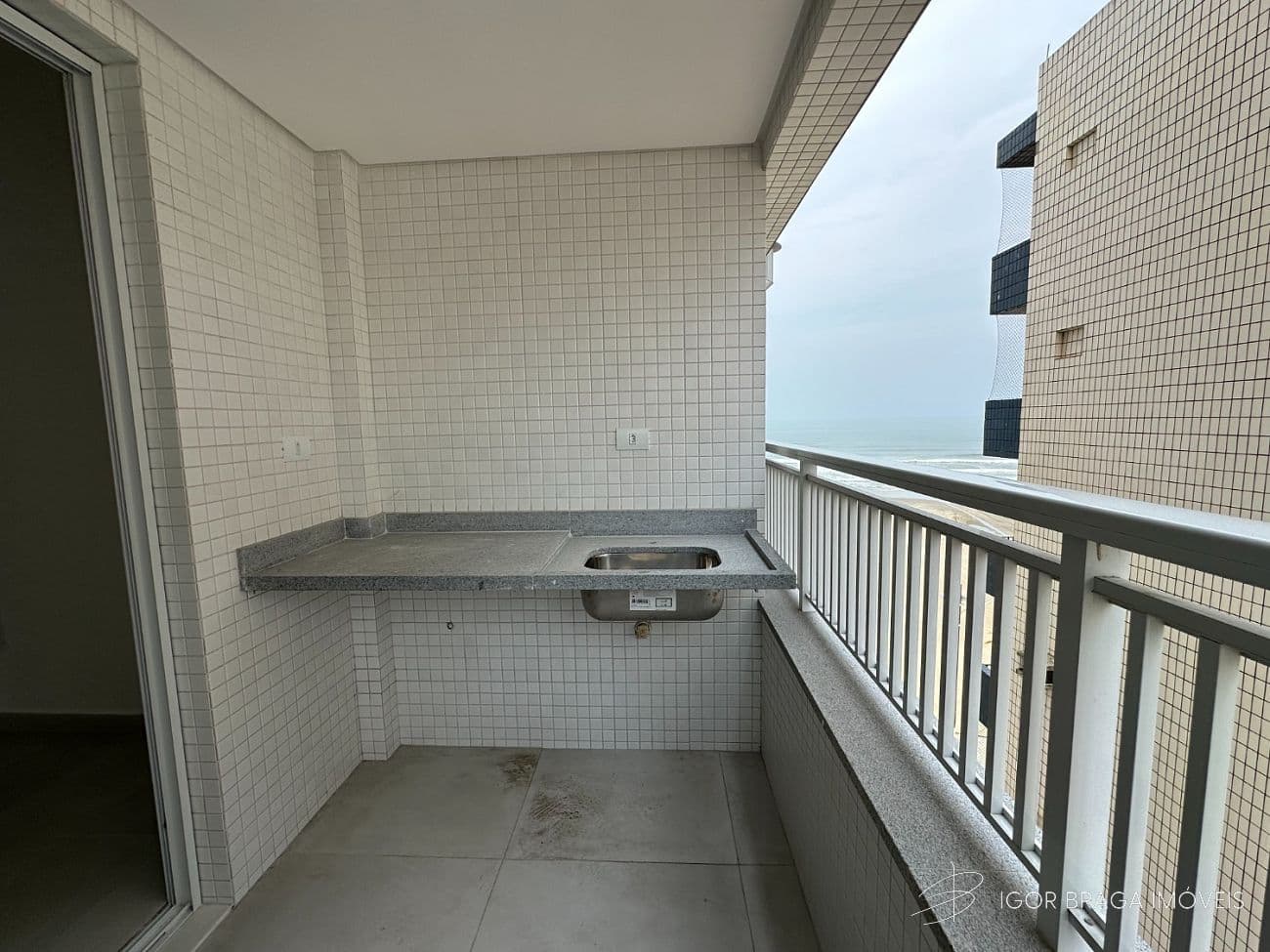 EXCELENTE APARTAMENTO, 10M DO MAR E LAZER COMPLETO — foto 1