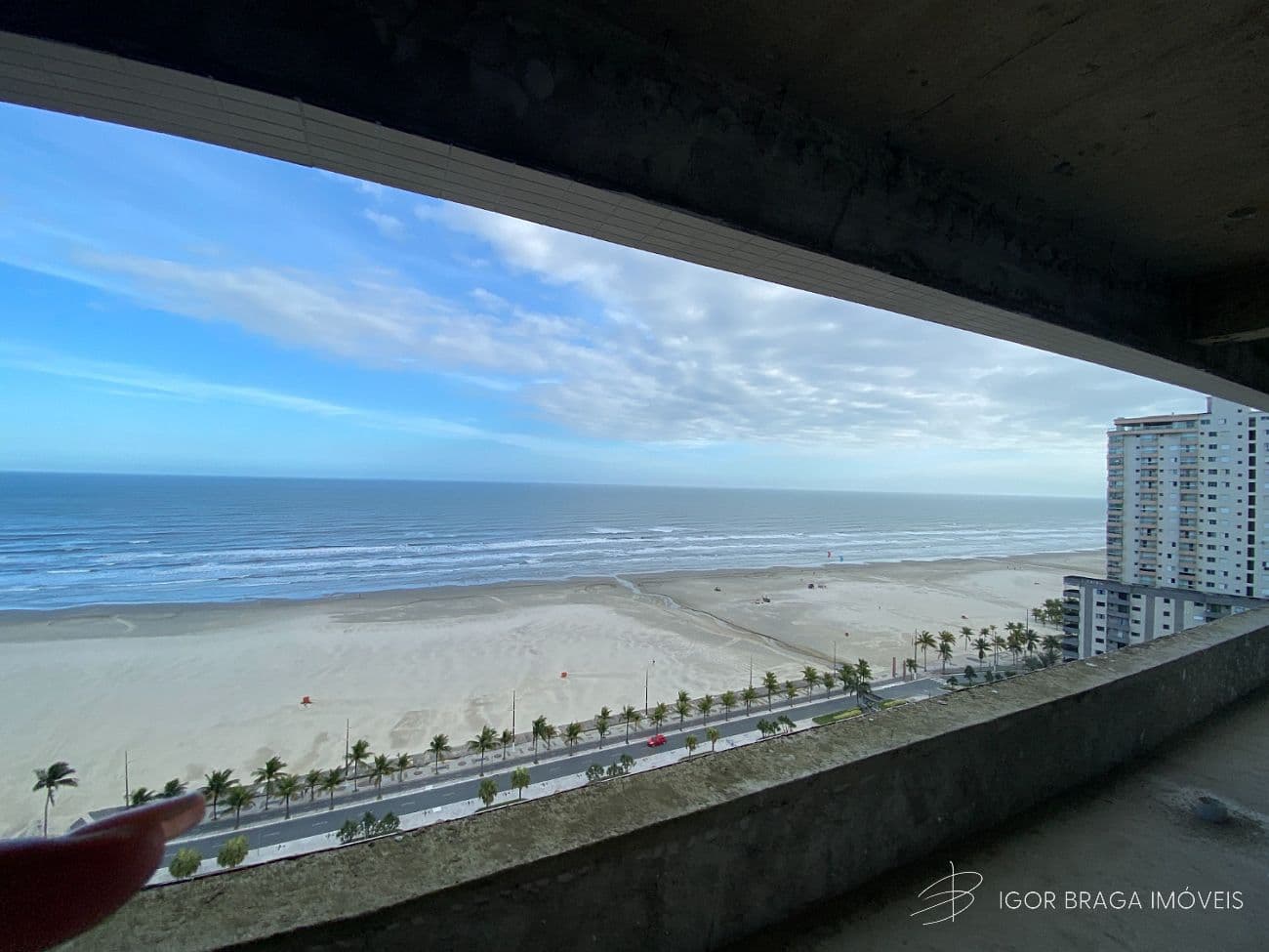 BELÍSSIMO APARTAMENTO, À 50m DO MAR E LAZER COMPLETO — foto 1