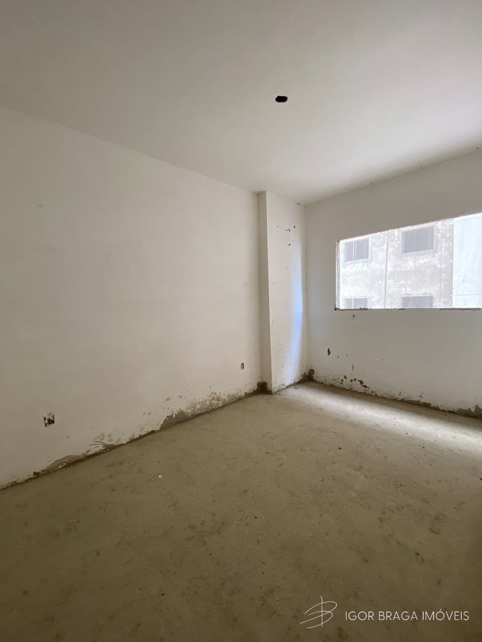 BELÍSSIMO APARTAMENTO, À 50m DO MAR E LAZER COMPLETO — foto 1