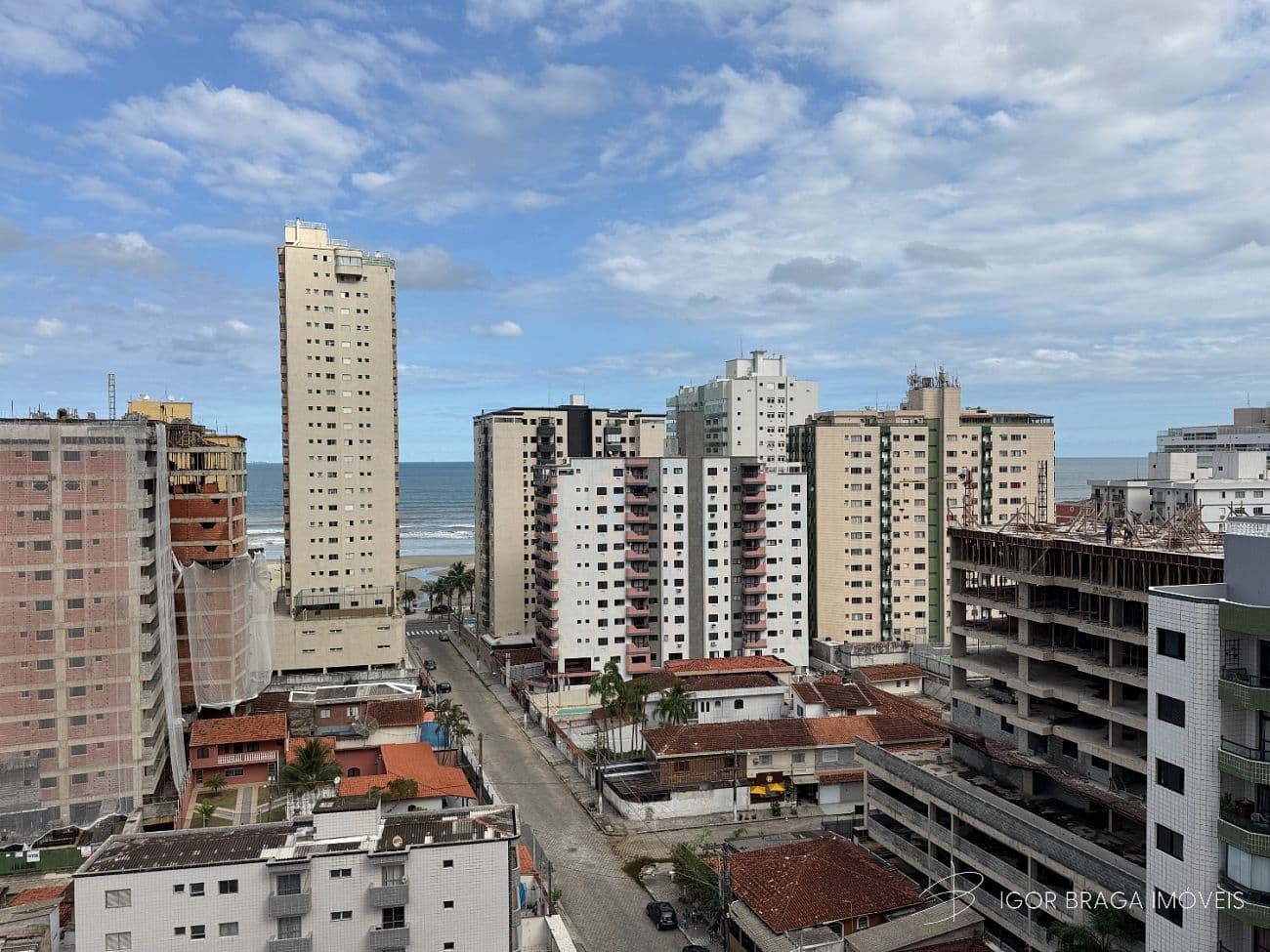 BELÍSSIMO APARTAMENTO, FINO ACABAMENTO, À 230M DO MAR E LAZER COMPLETO — foto 1