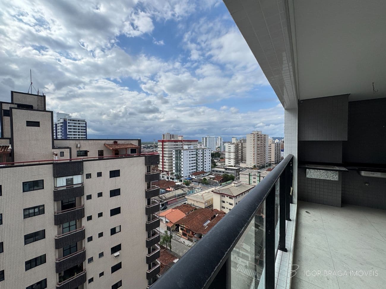 BELÍSSIMO APARTAMENTO, FINO ACABAMENTO, À 230M DO MAR E LAZER COMPLETO — foto 1