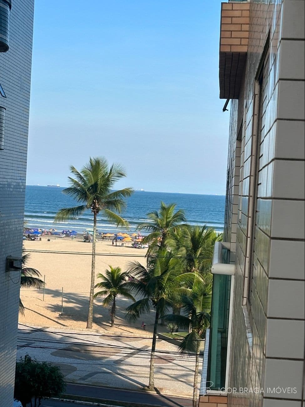 BELÍSSIMO APARTAMENTO AMPLO E FRENTE MAR — foto 1