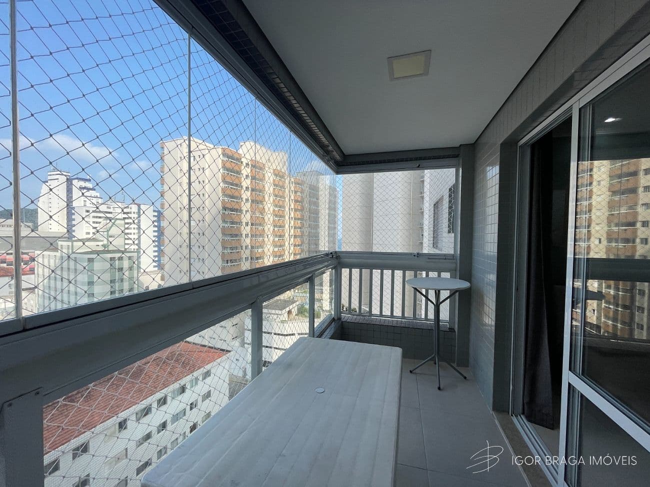 BELÍSSIMO APARTAMENTO, À 100m DO MAR E LAZER COMPLETO — foto 1